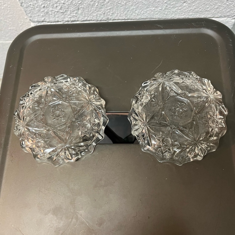 Elegant Clear Glass Ash Trays - Picture 4 of 5